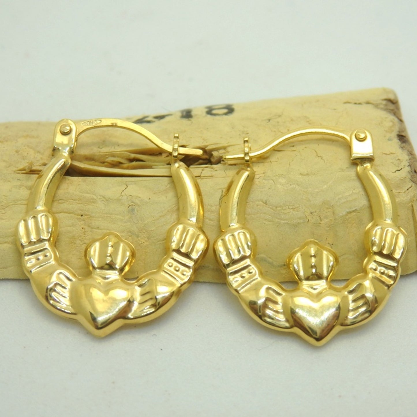 CE012 - EAR CREOLE CLADDAGH