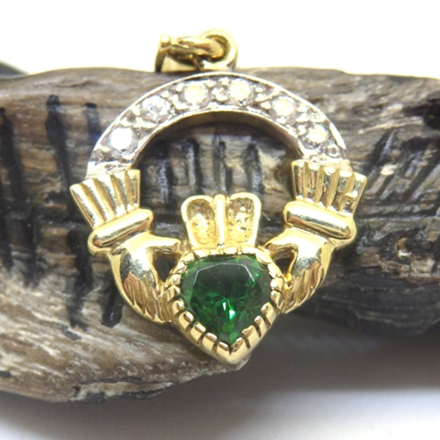 CP016CZ/GR - PEND CZ CLADD HEART GREEN