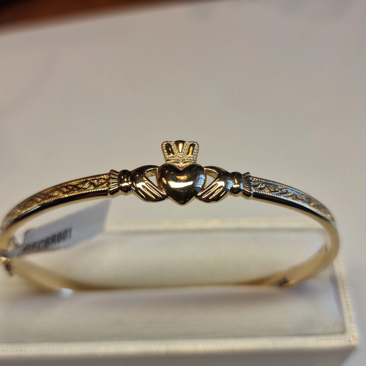 GFCBR001 - BRACELET BANGLE PLAIN CLADDAGH CELTIC BAND