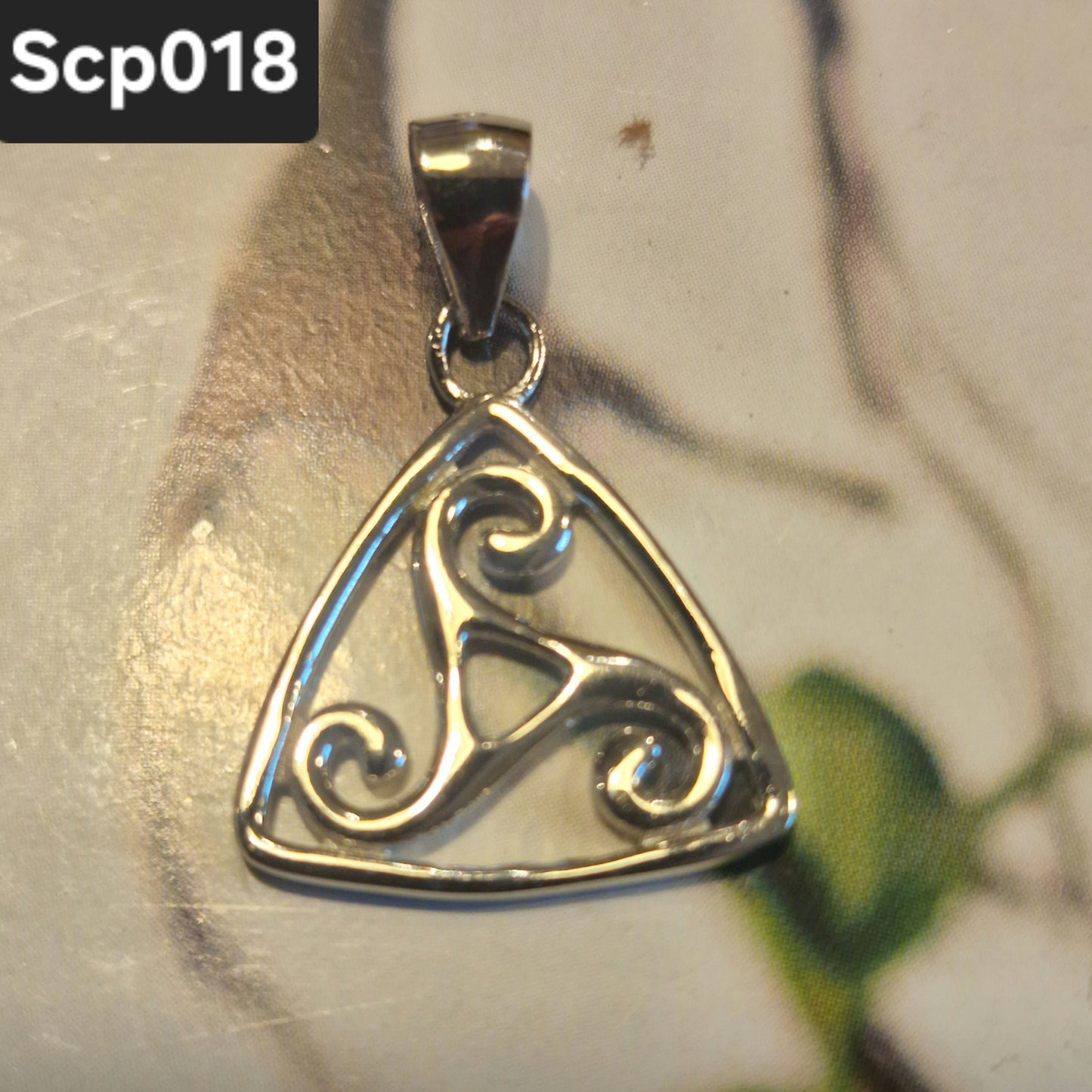 SCP018 - PEND TRI