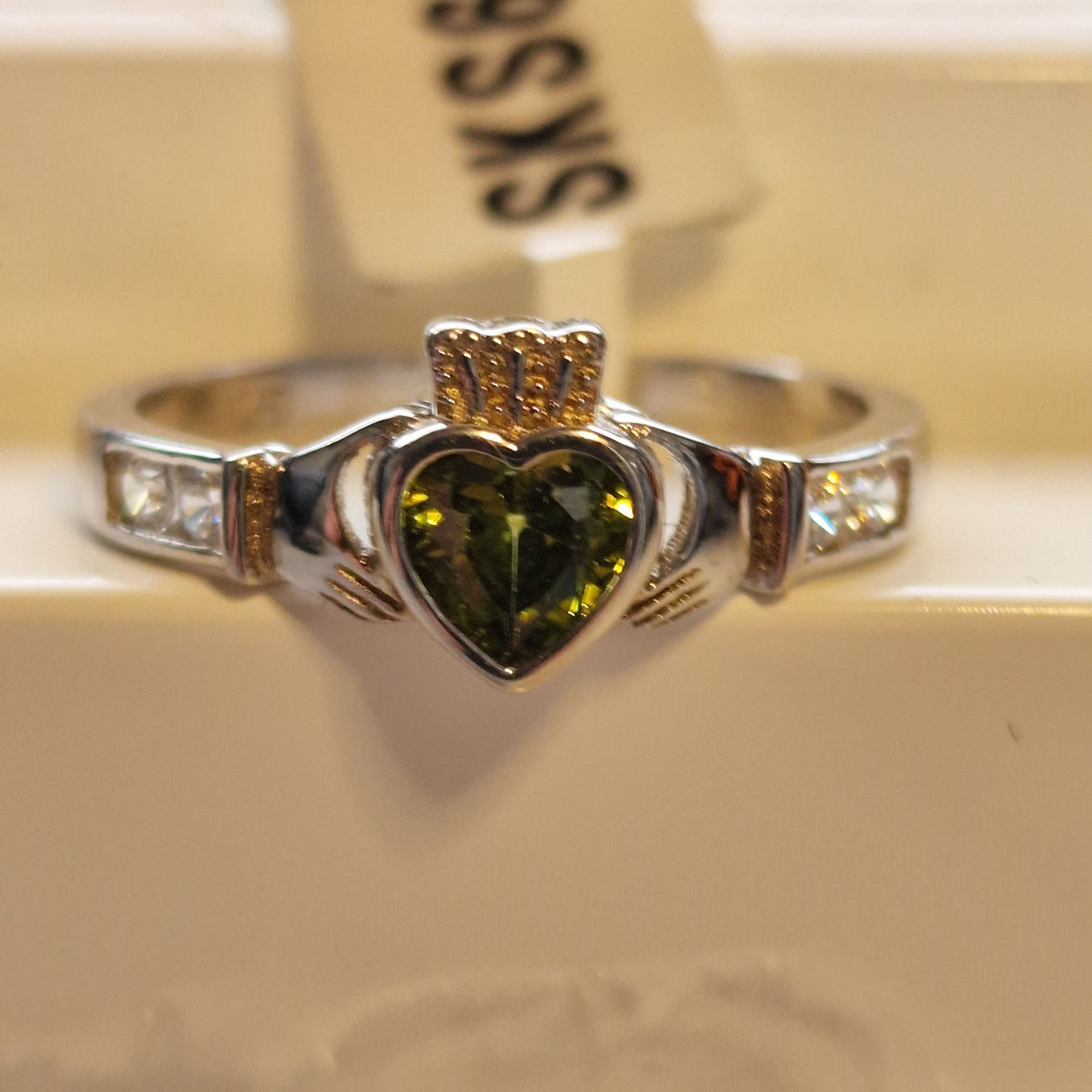 SKS6667PD - RING 08 PERIDOT CLADD