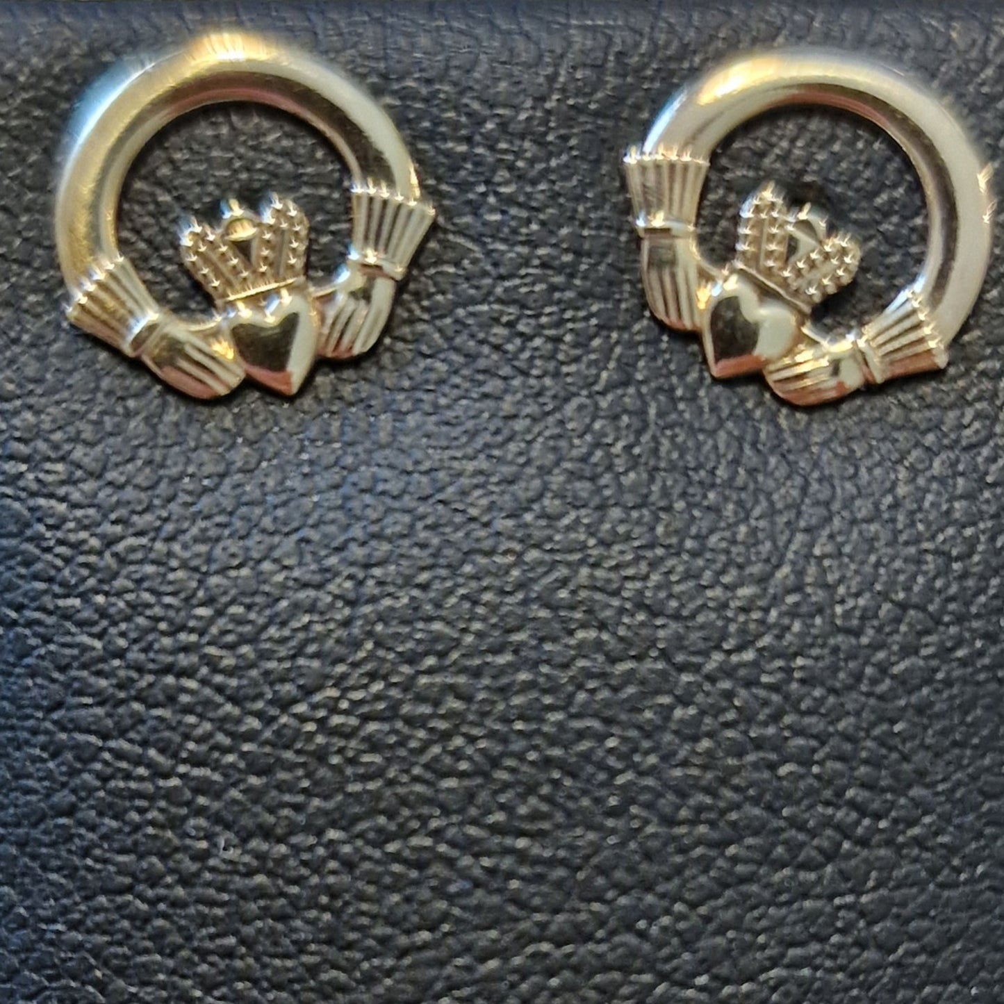 CE069 - EAR CLADD PLAIN