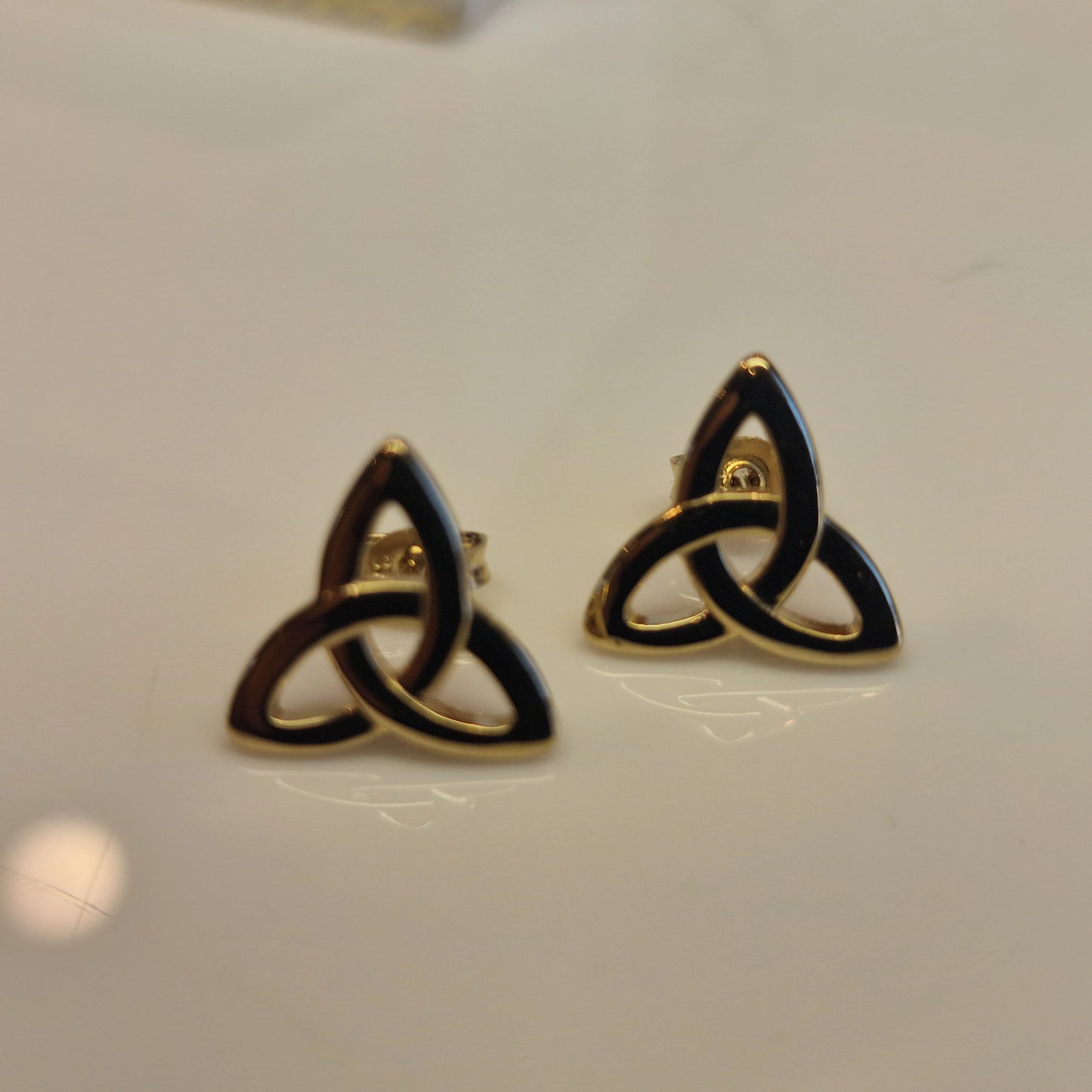 CE019 - EAR STUD TRINITY PLAIN
