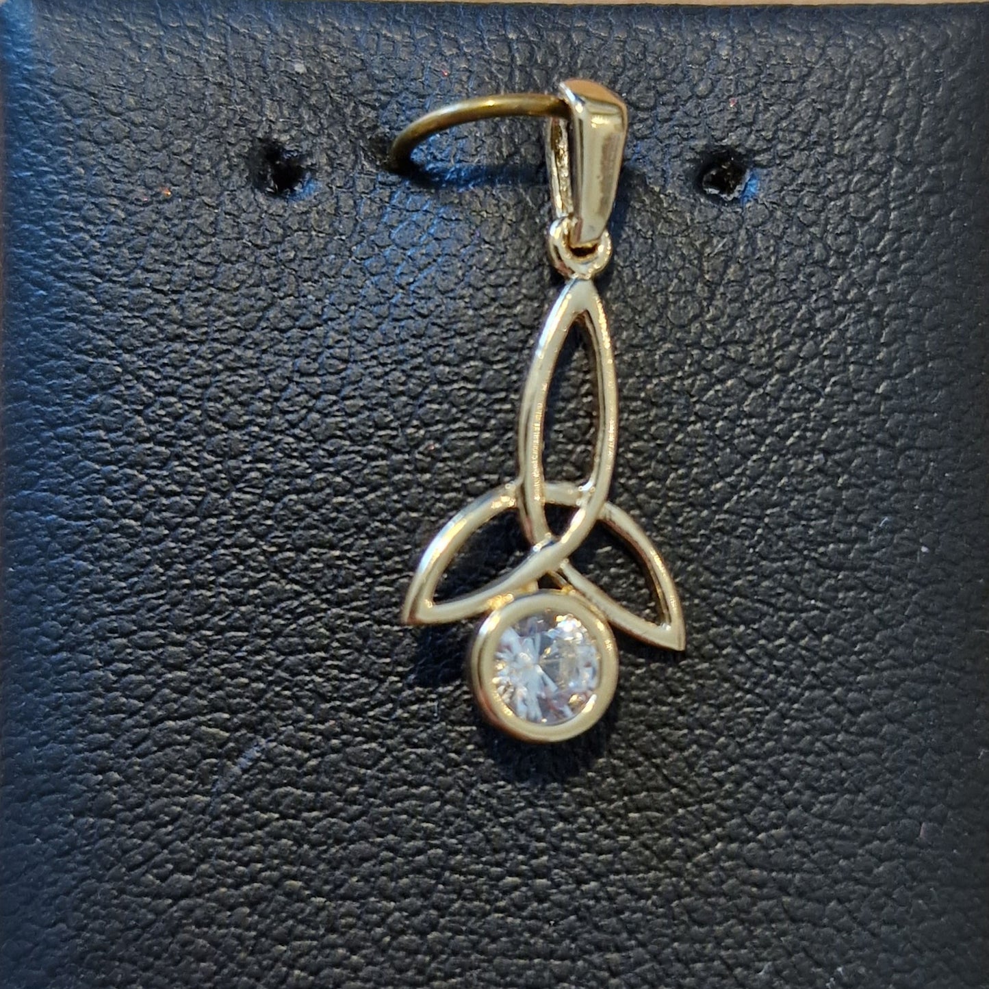 CP034 - PEND CZ ELONGATED TRINITY -GR CP125