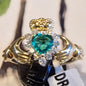DR007949DIAEM - RING LAB DIA EM CLADDAGH CLUSTER