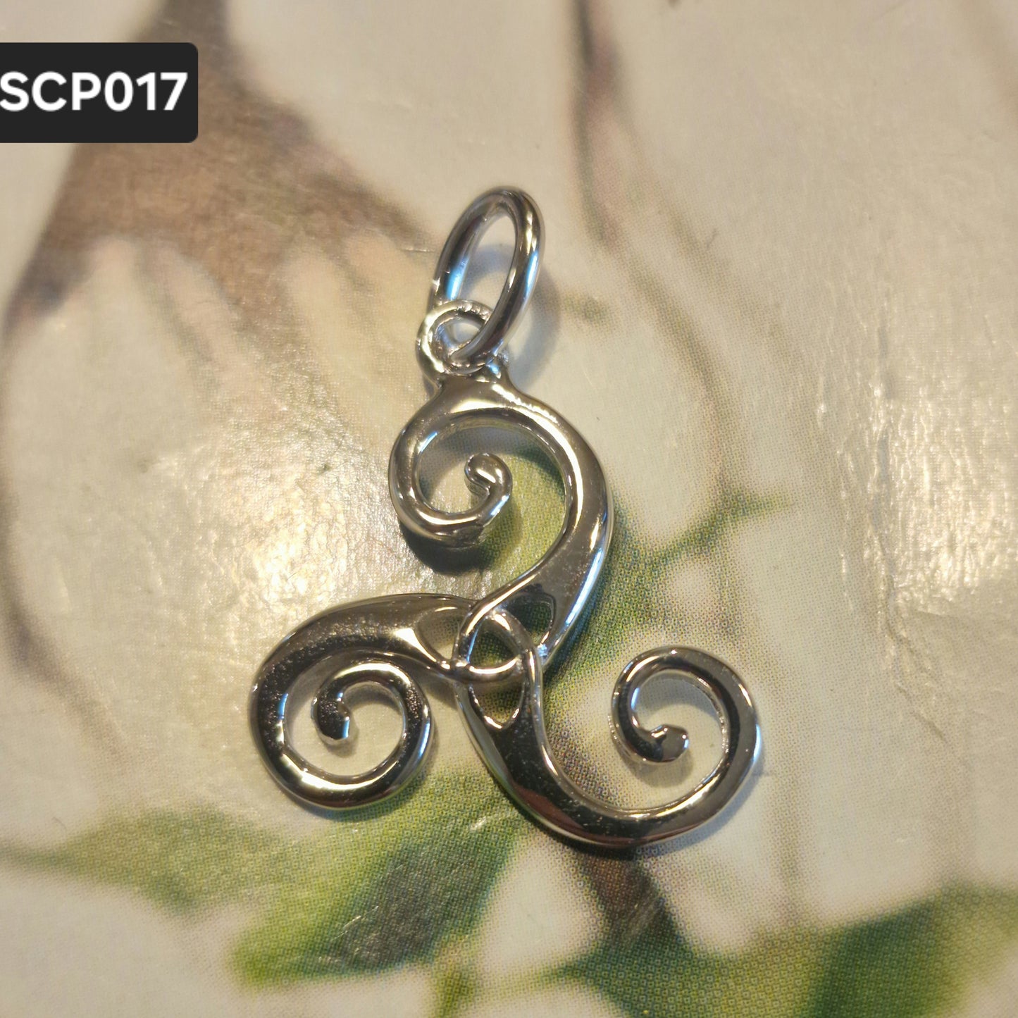 SCP017 - PEND TRI