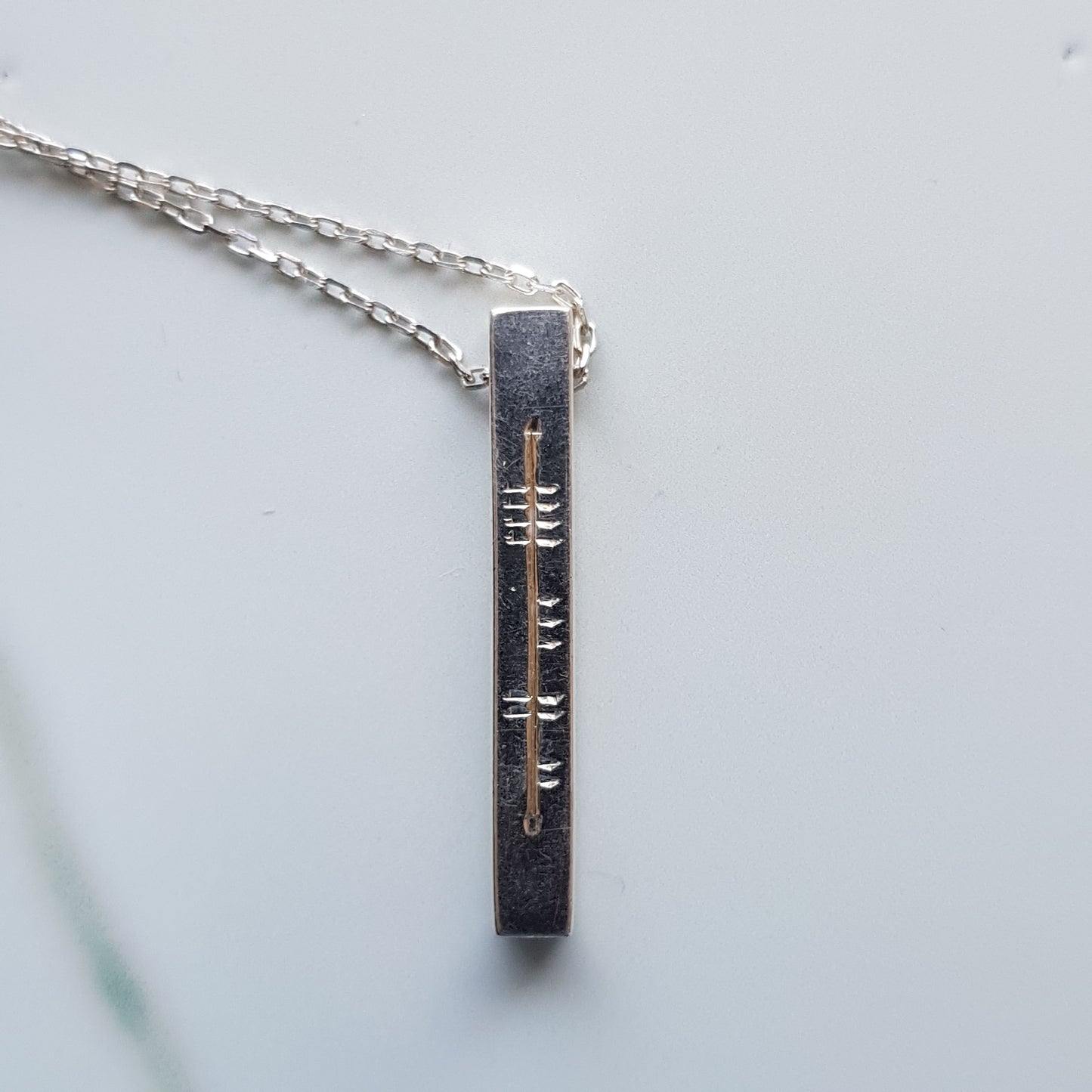 SCP196IRL - PEND OGHAM VERTICAL IRELAND VERT