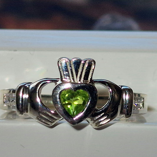 SKS6668PD - RING 08 PERIDOT CLADD LRG